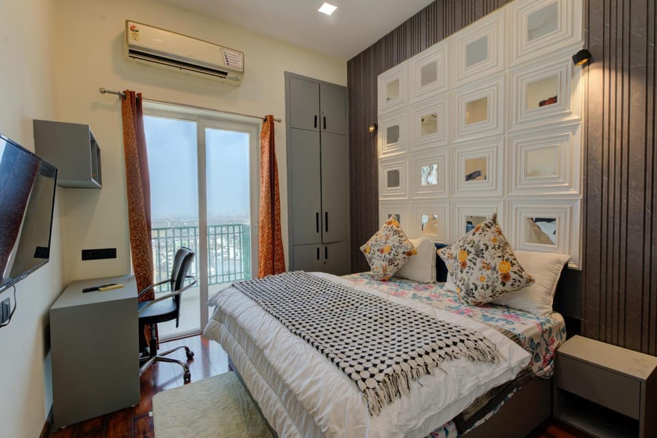 Bed, TV and multimedia, Seating area, Bedroom, air conditioner