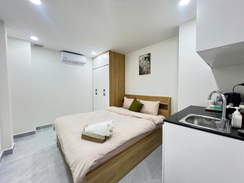 Bed, Living room, Dining area, Bedroom, toaster
