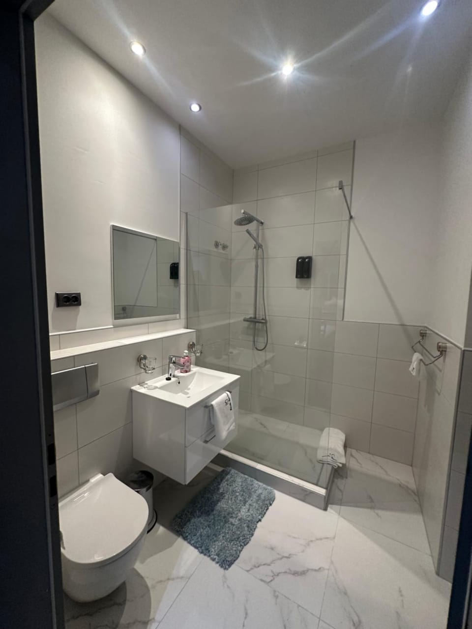 Shower, Toilet, TV and multimedia, View (from property/room), Balcony/Terrace, Kitchen or kitchenette, Living room, Bedroom, City view, washing machine, dryer, kitchen