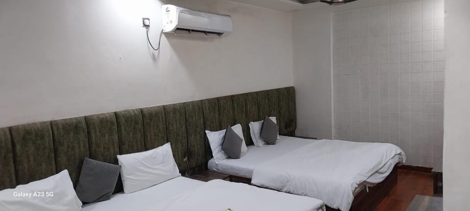 Banshiwala dham guest house Bed and Breakfast in Uttar Pradesh