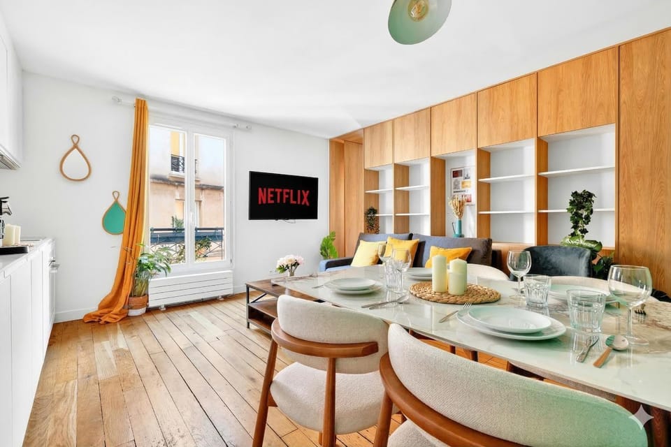 Seating area, Dining area