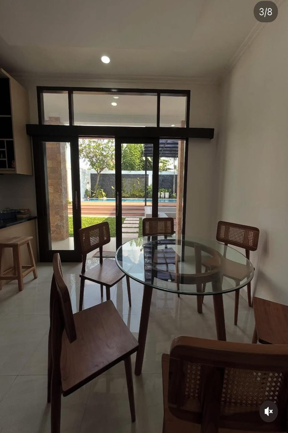 Seating area, Dining area