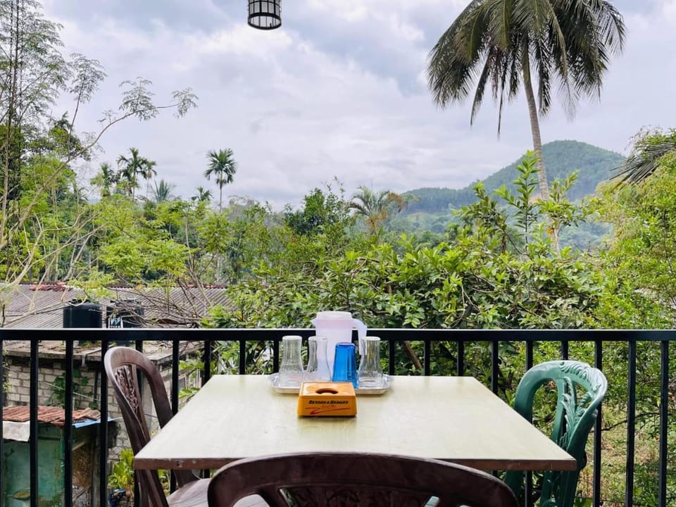 View (from property/room), Dining area, Mountain view