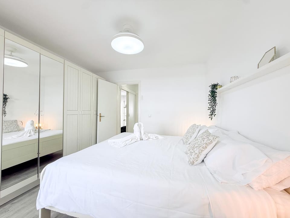 Bed, Photo of the whole room, Bedroom, wardrobe