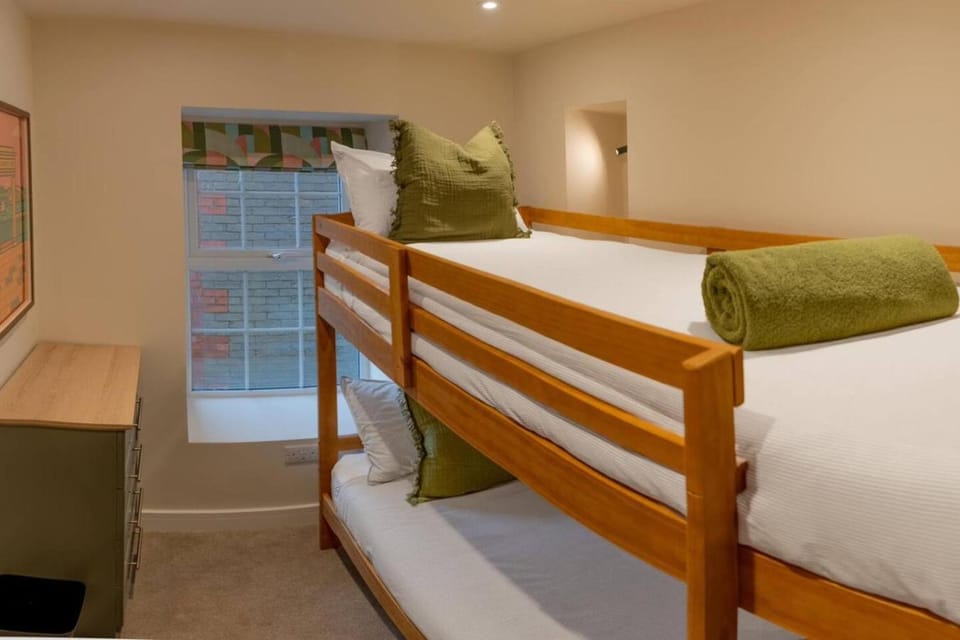 Modern 3BR Flat Free Parking in Central Plymouth Apartment in Plymouth
