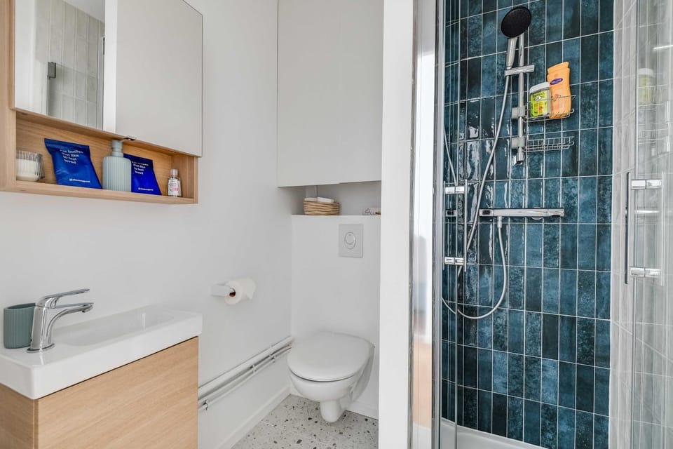 Shower, Toilet, Bathroom