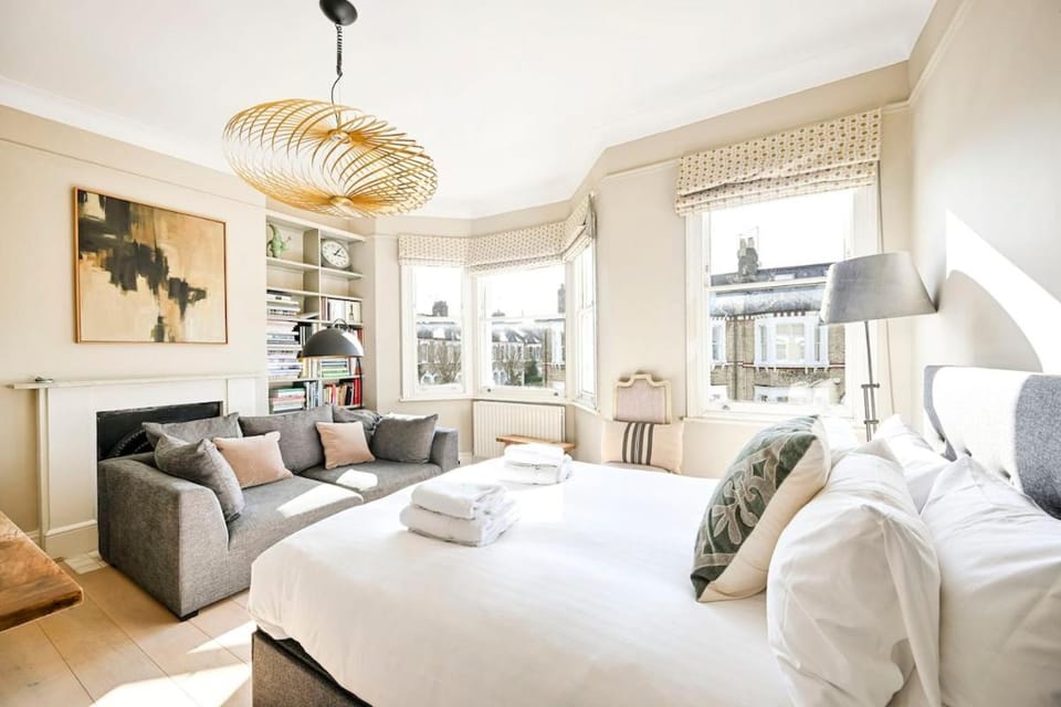 Argyl - Bright 3 Bedroom Home in Shepherds Bush House in London