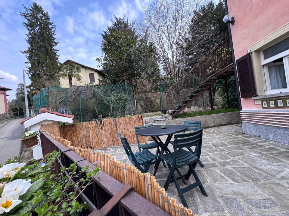 Property building, Spring, Garden, Dining area, Garden view