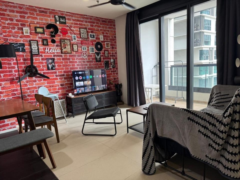 Luxury 2BR Arcoris Mont Kiara 6 pax Netflix Spacious Apartment in Petaling Jaya