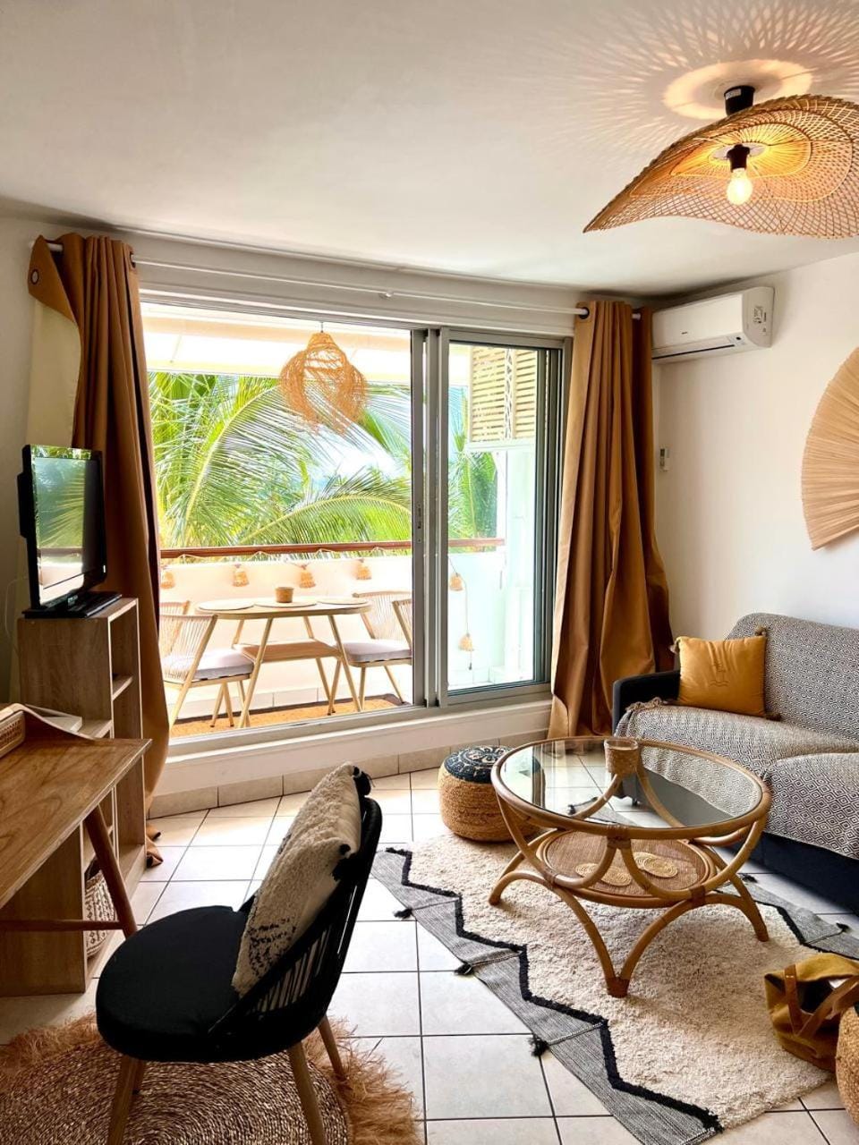 TV and multimedia, Balcony/Terrace, Living room, Seating area