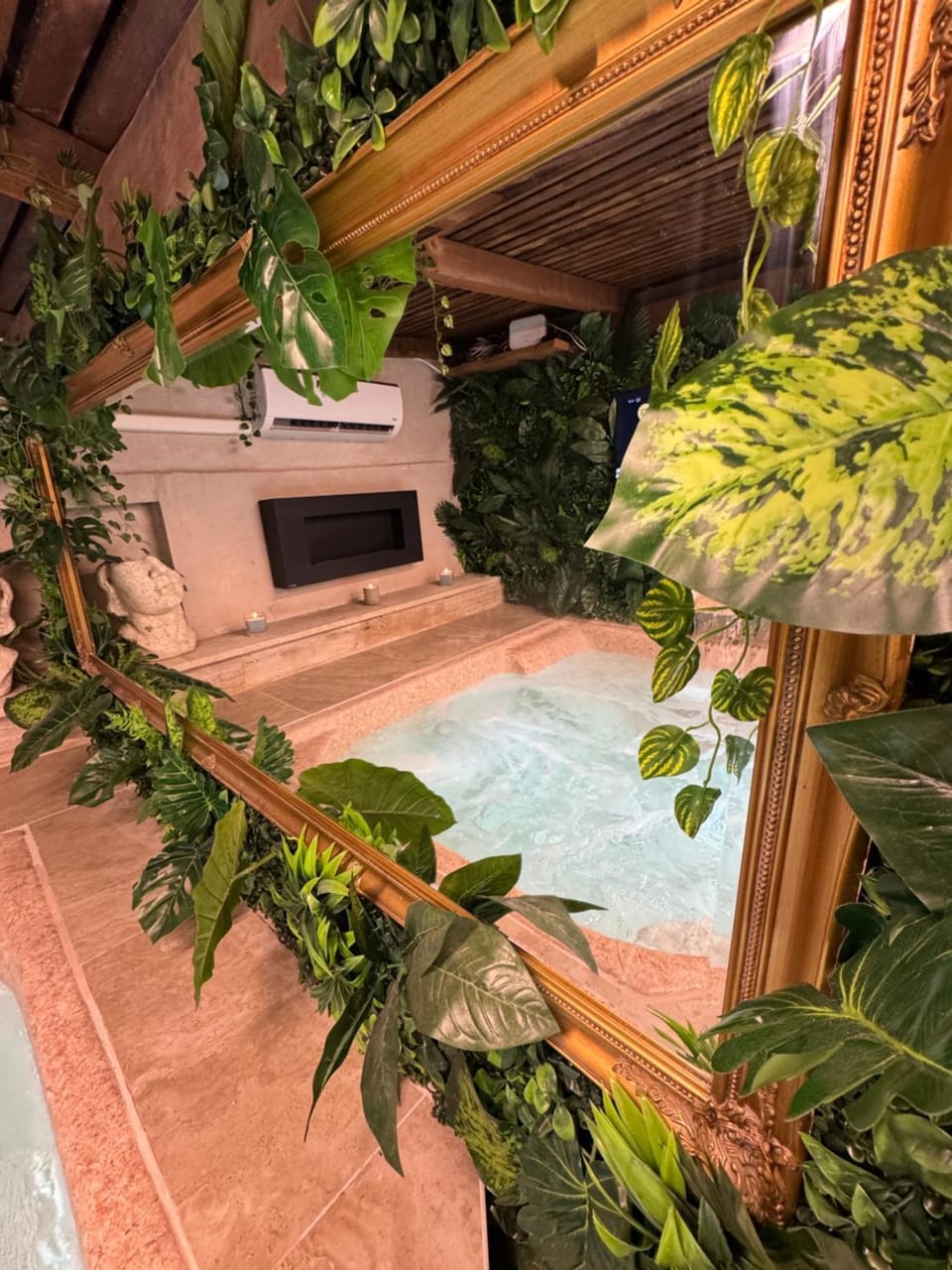 Studio Nessa with a private jacuzzi Apartment in Krk