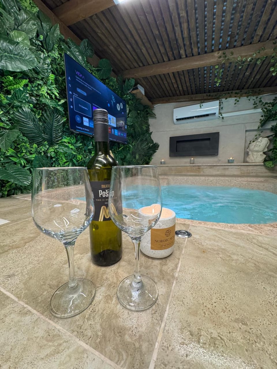 Studio Nessa with a private jacuzzi Apartment in Krk