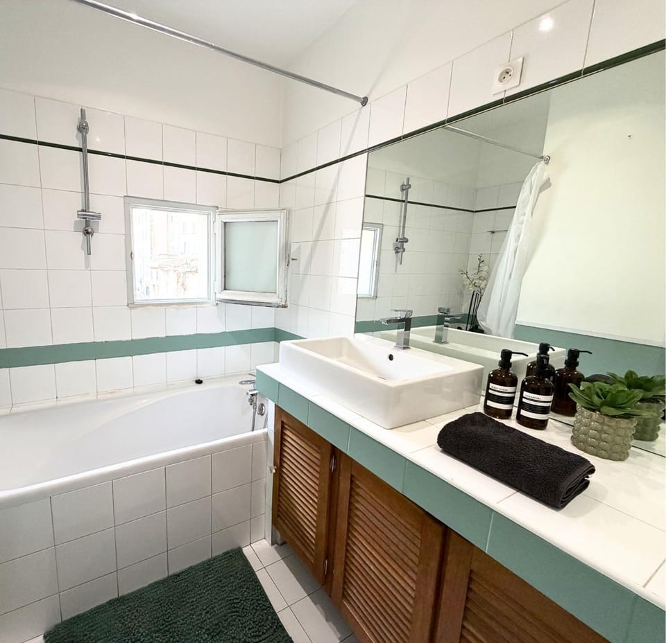 Bathroom, Bath