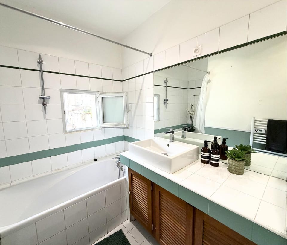 Bathroom, Bath, towels