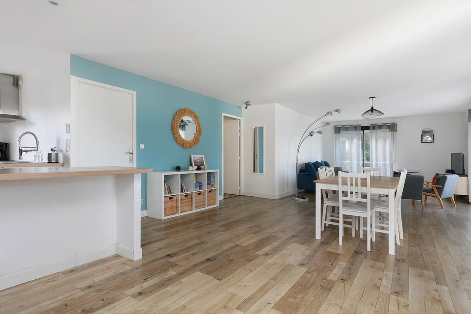 Property building, Kitchen or kitchenette, Living room