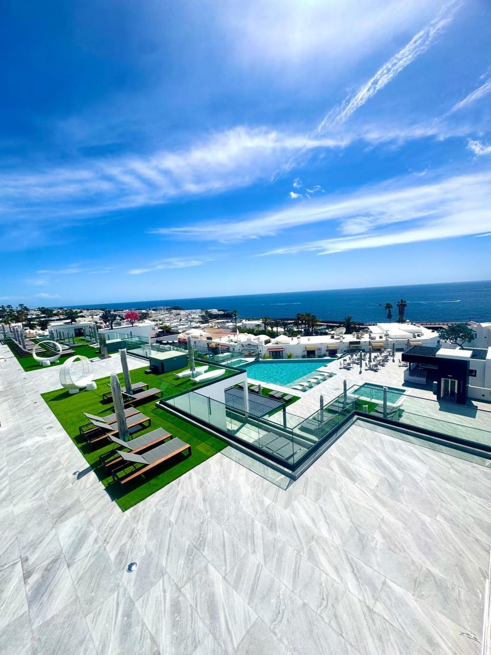 Pool view, Sea view, Swimming pool, sunbed