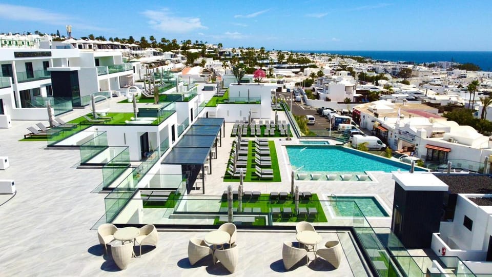 Pool view, Sea view, Swimming pool