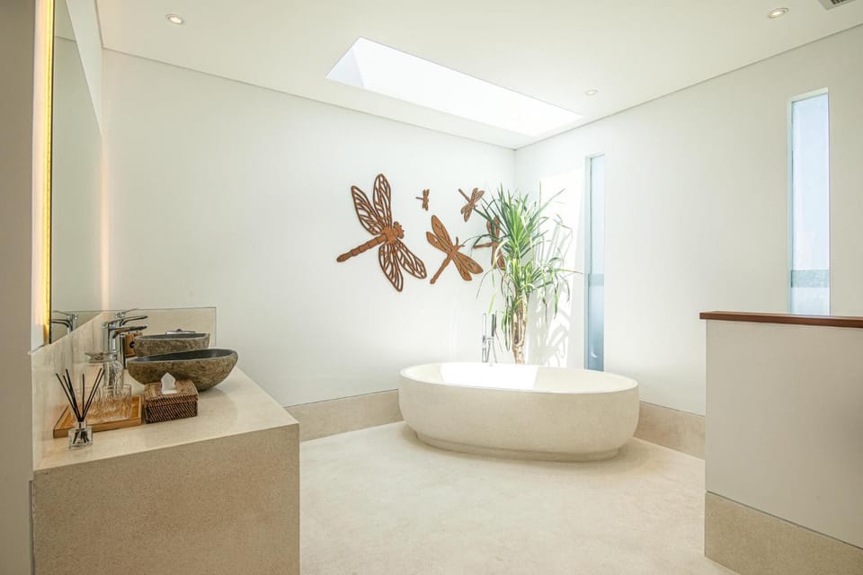 Modern 4br Villa Canggu, Rice view, AC House in North Kuta