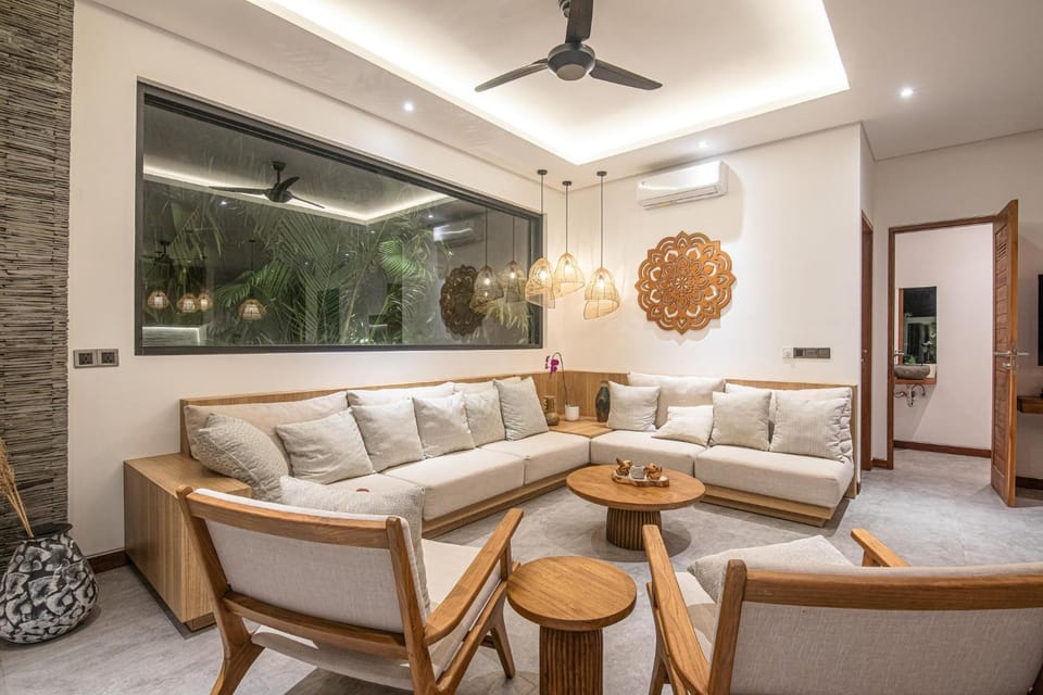 4BR Private Pool Villa with Rice Views House in North Kuta