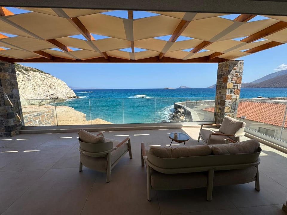 Patio, Day, Natural landscape, View (from property/room), Balcony/Terrace, Living room, Seating area, Beach, Sea view