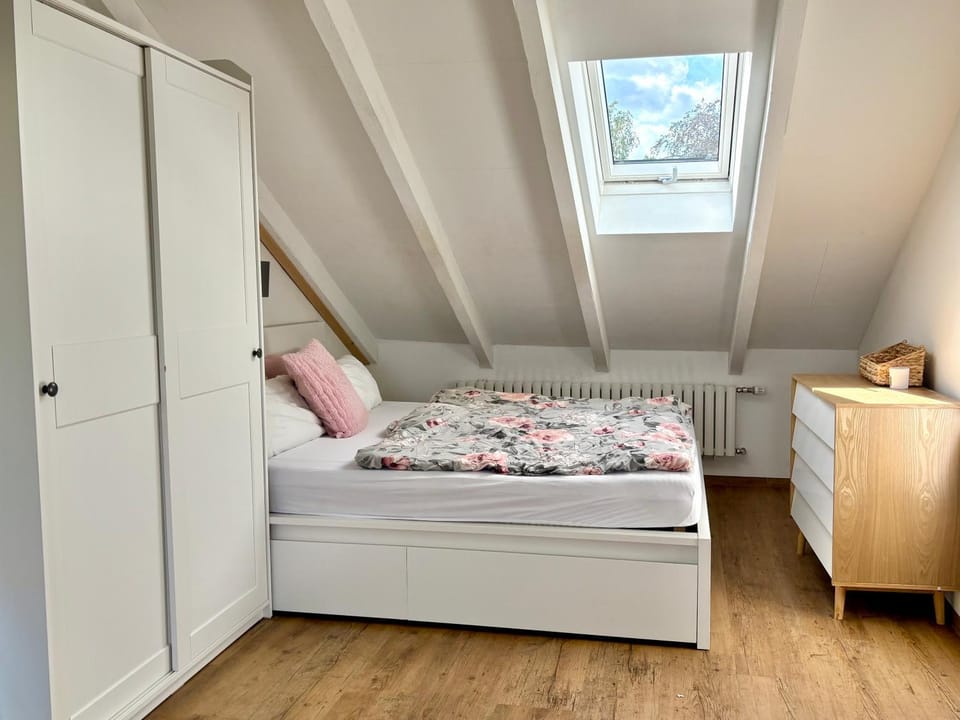 Festspiel Haus Bayreuth 2 Schlafzimmer modern mit gemütlichem Garten für 2-4 Pers, 1,5km zum Stadtzentrum House in Bayreuth
