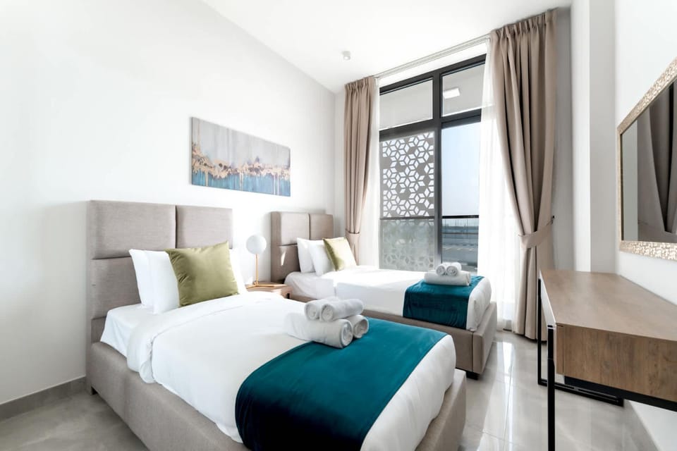 Free housekeeping visits during your stay - StayShort - Modern 2BR Retreat in Dubai South for 6 Apartment in Dubai