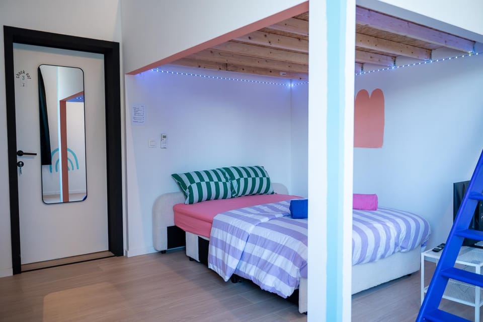 Bed, Photo of the whole room, Bedroom