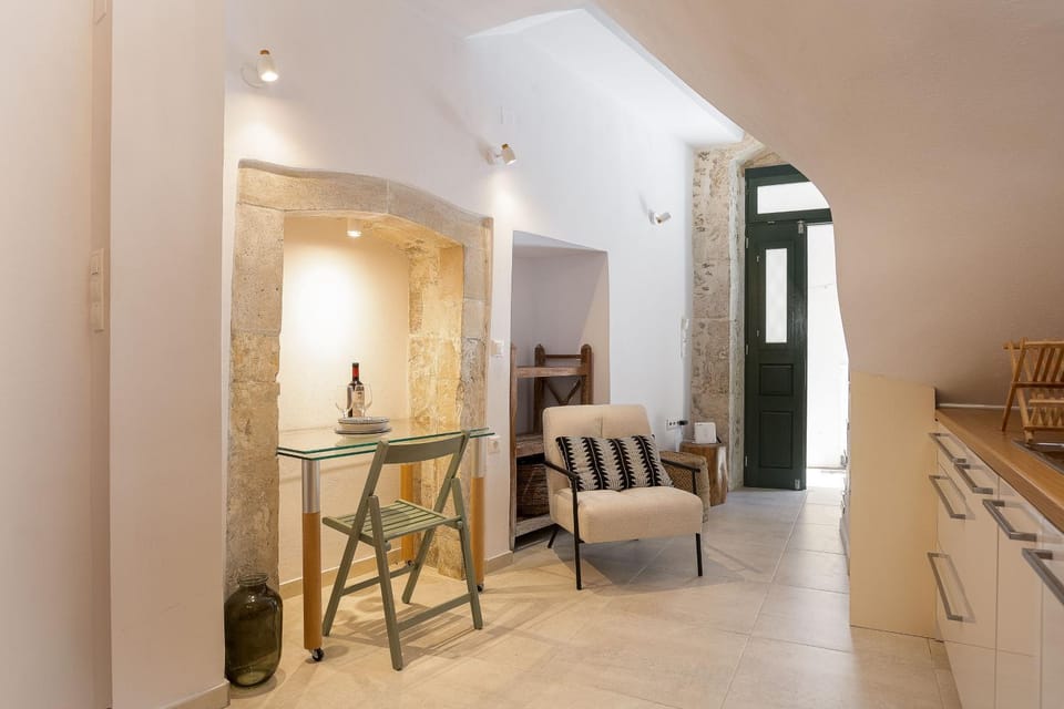 Kitchen or kitchenette, Living room, Seating area