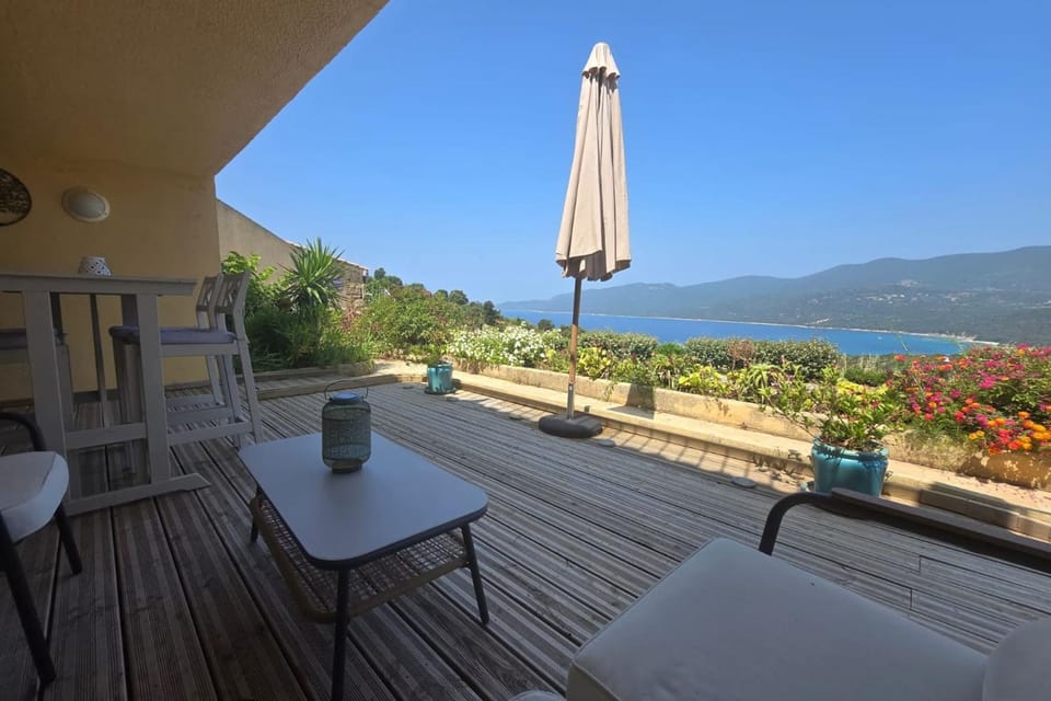 Patio, Facade/entrance, Day, Natural landscape, View (from property/room), Balcony/Terrace, Balcony/Terrace, Living room, Dining area, Mountain view, Sea view