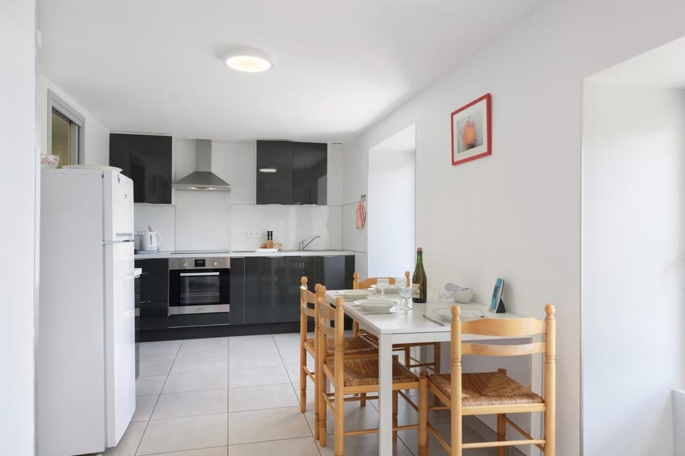 Property building, Kitchen or kitchenette, Living room