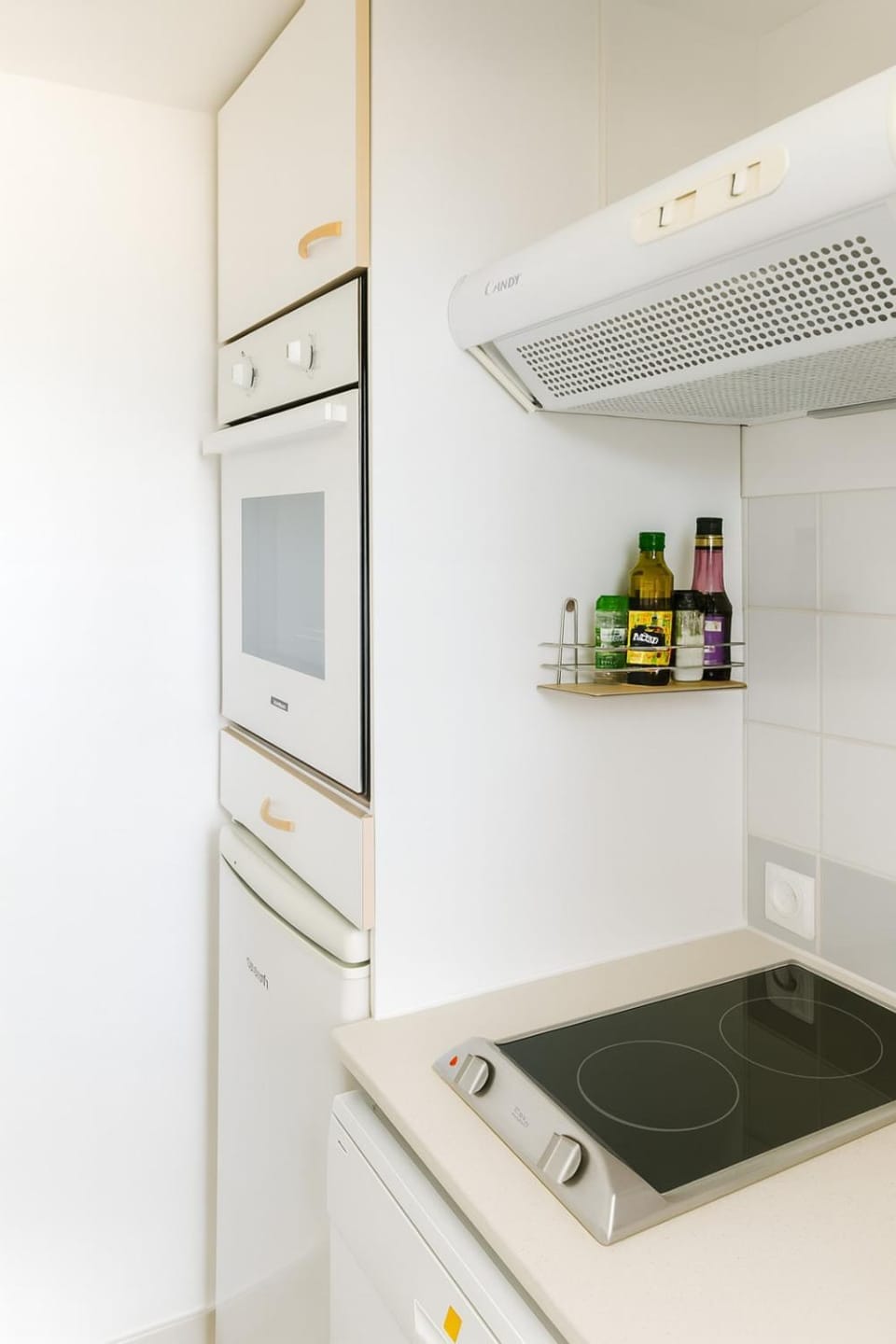 Kitchen or kitchenette, oven, pet friendly, stove