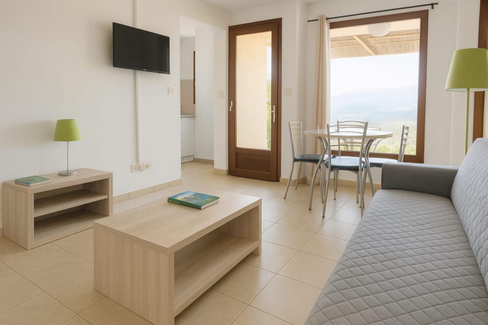 Natural landscape, TV and multimedia, Living room, Seating area, Dining area, Mountain view, Sea view, internet