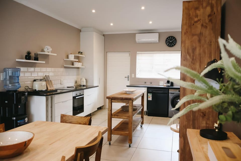 Kitchen or kitchenette, kitchen