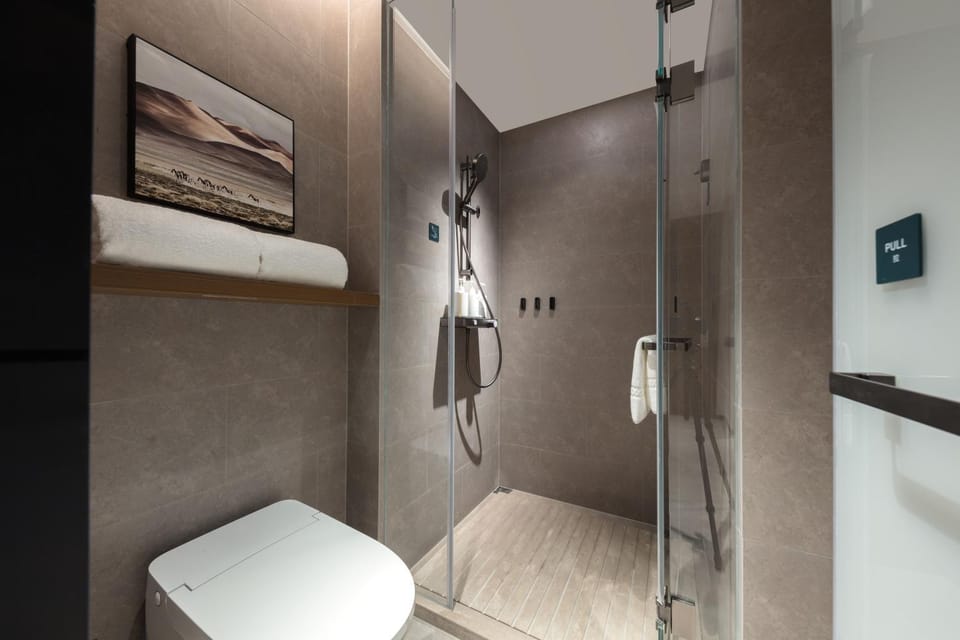 Atour Hotel Qingdao Central Business District MixC Hotel in Qingdao