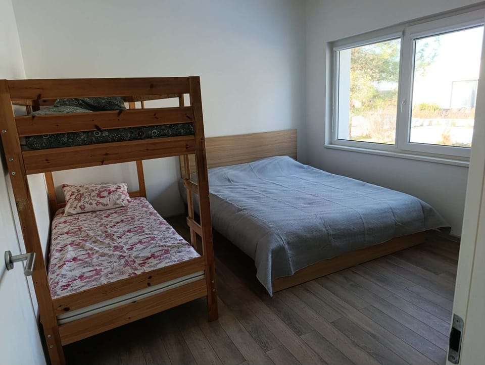 Bedroom, bunk bed