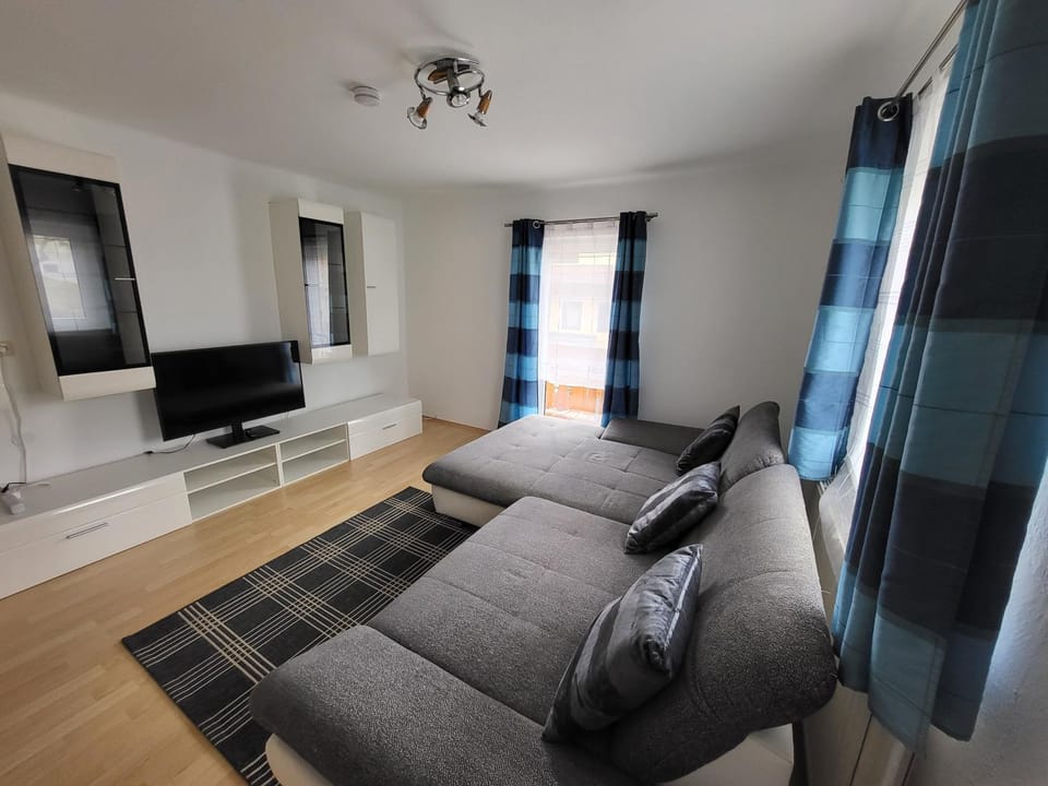 TV and multimedia, Balcony/Terrace, Living room