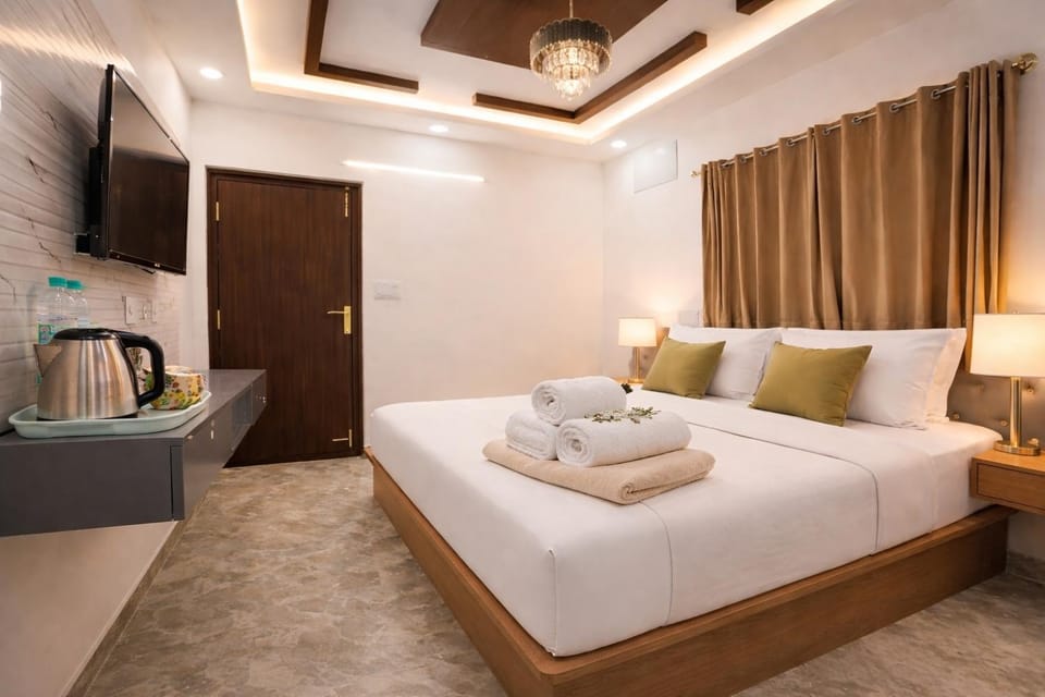 Bed, TV and multimedia, Bedroom, wardrobe, air conditioner