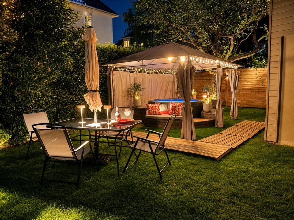 Property building, Garden, Hot Tub, Spa and wellness centre/facilities