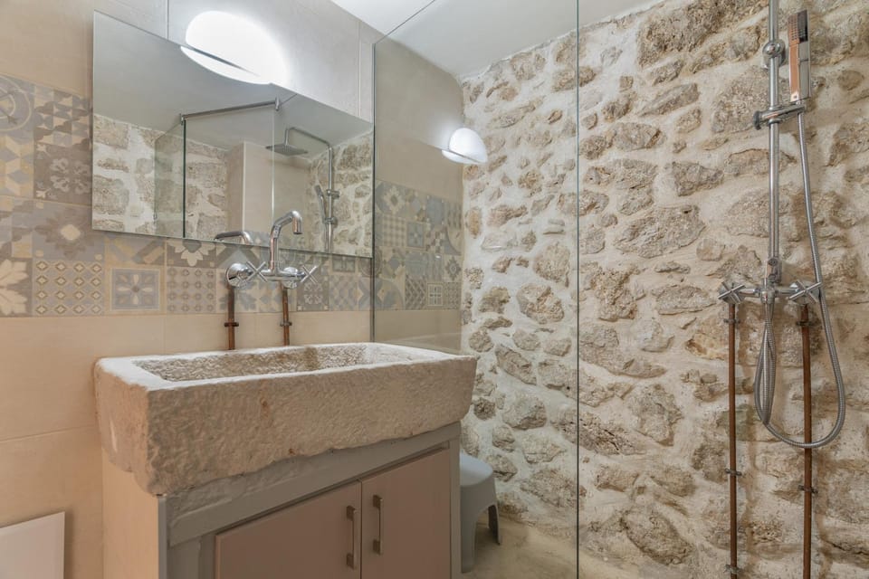 Bathroom, Living room