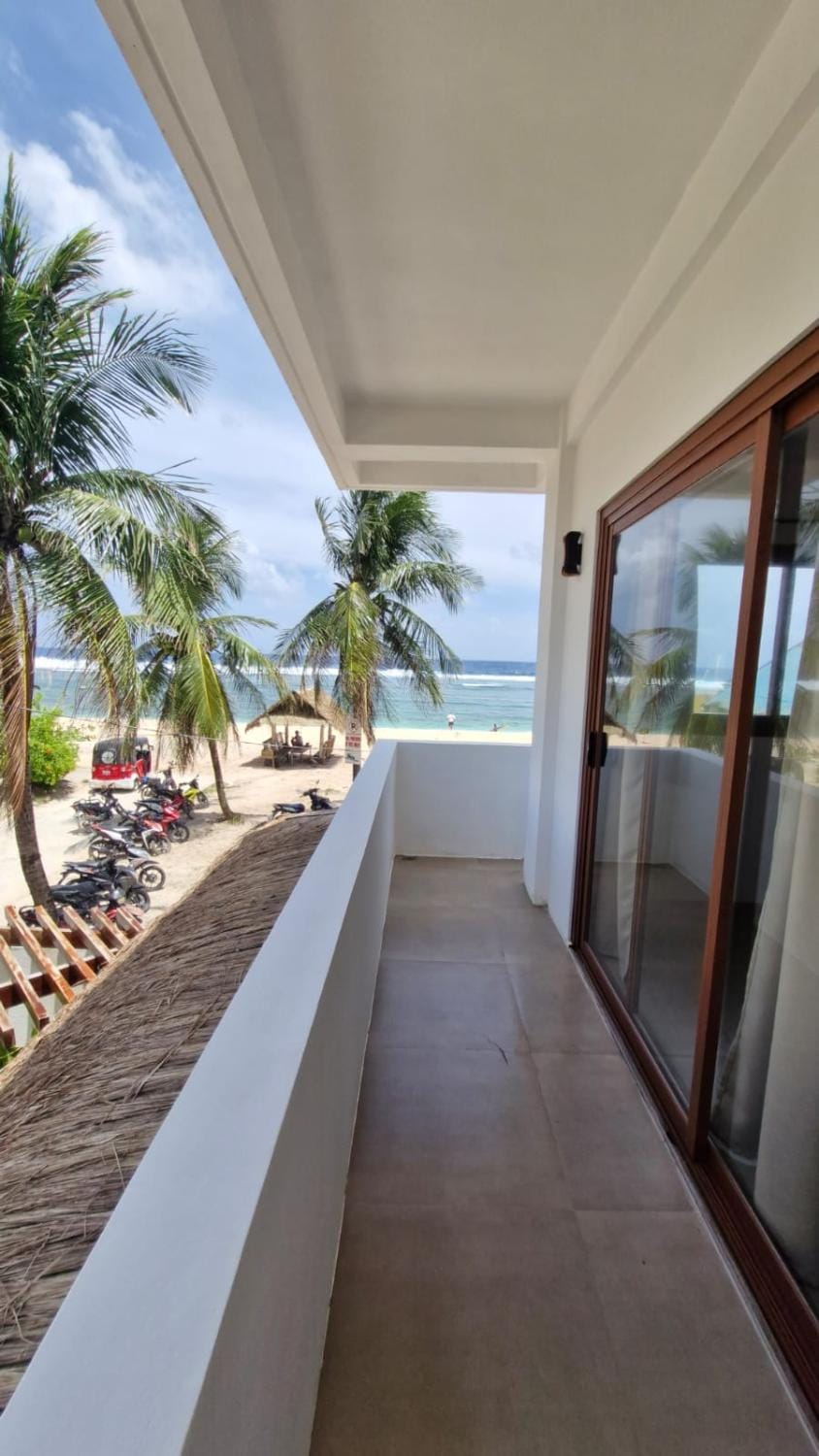 View (from property/room), Balcony/Terrace, Beach
