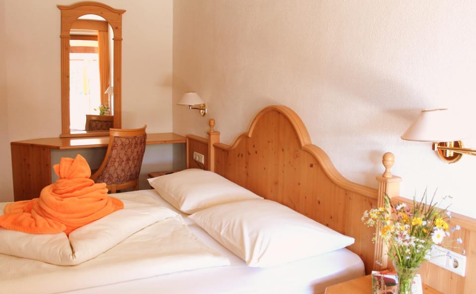 Photo of the whole room, Bedroom, Garden view, Mountain view, safe