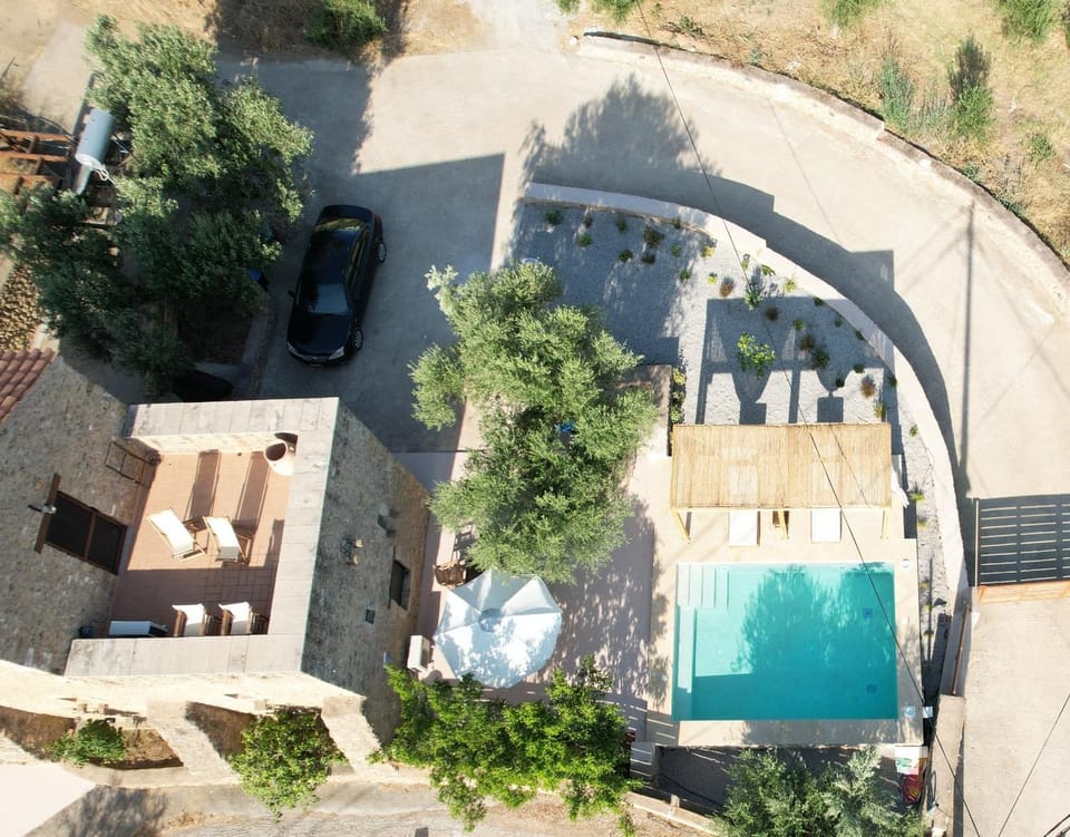 Balcony/Terrace, Beach, Swimming pool, sunbed