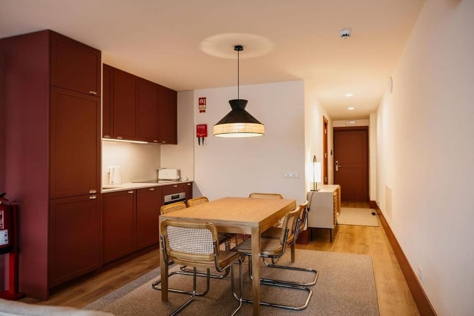 Kitchen or kitchenette, Seating area, Dining area
