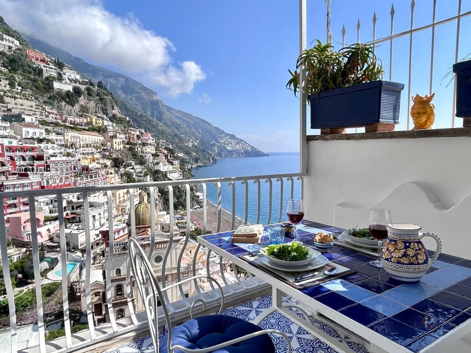 Day, Natural landscape, View (from property/room), Balcony/Terrace, Food and drinks, Dining area, Food, City view, Mountain view, Sea view