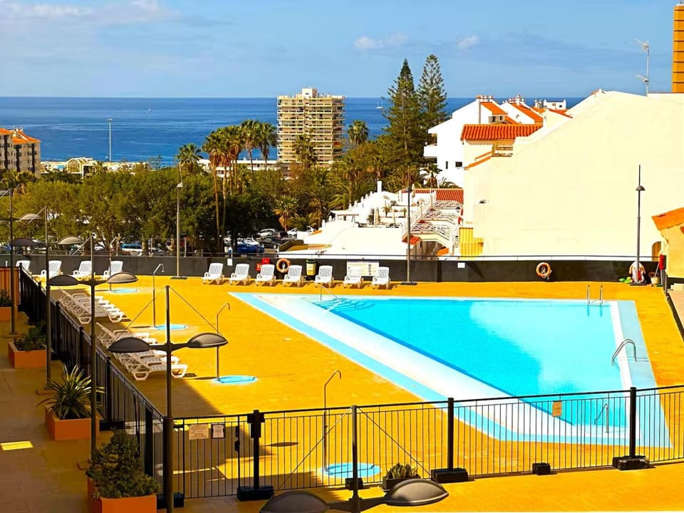 Lounge or bar, Pool view, Swimming pool