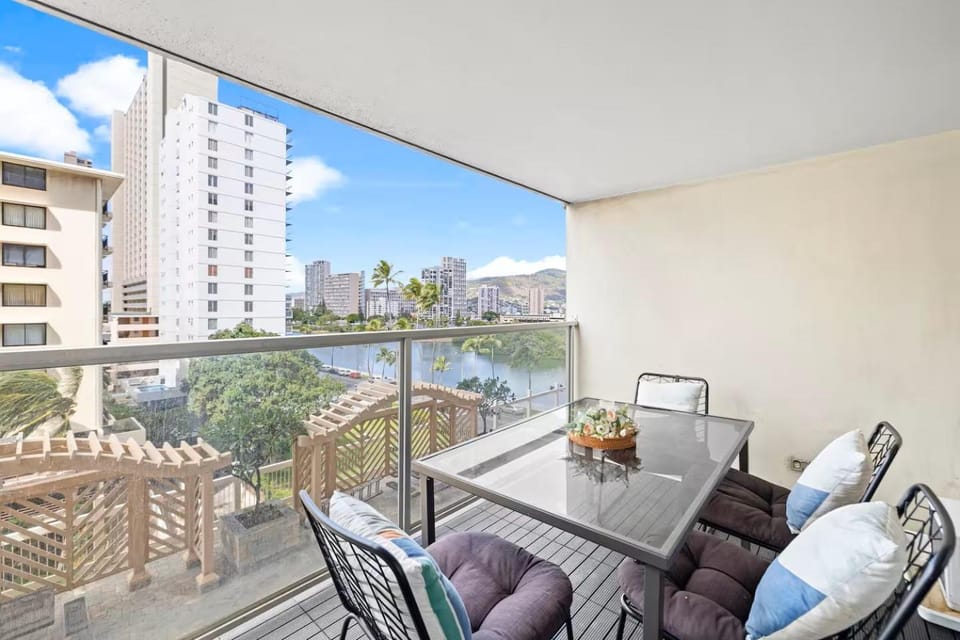 Balcony/Terrace, Seating area, Mountain view, Pool view, Swimming pool