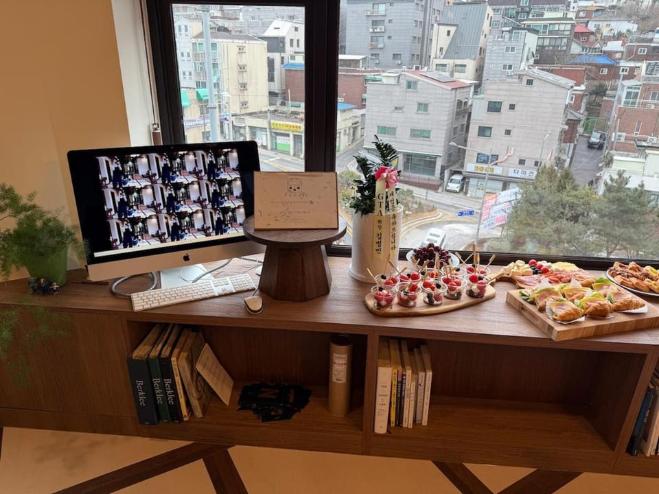 Free airport pickup for 7night stays Donggunae Apartment in Seoul