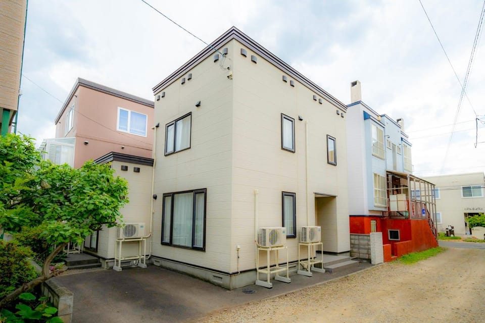 Property building, Day, Neighbourhood, Street view