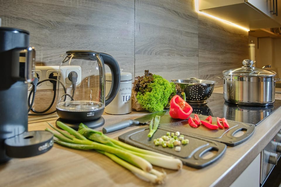 Coffee/tea facilities, stove, kitchen