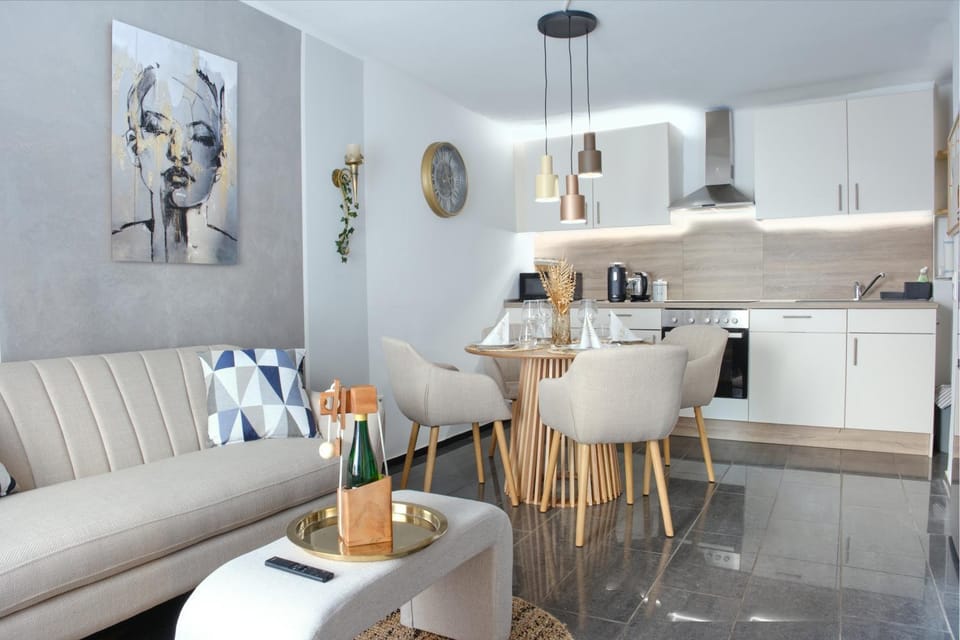 TV and multimedia, Living room, Dining area